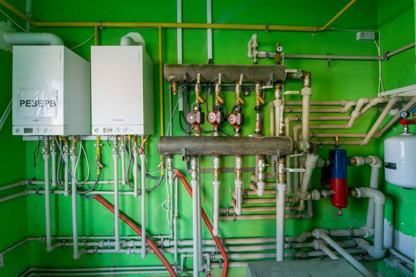 Стан після Опалення газом і електрикою Поєднання газового і електричного котла в офісі
