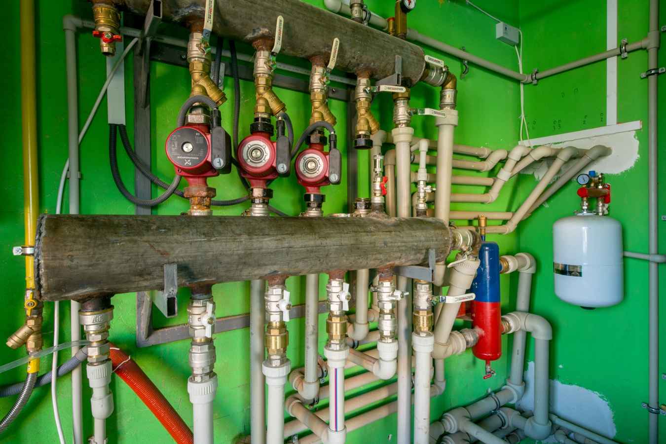 Стан після Опалення газом і електрикою Поєднання газового і електричного котла в офісі